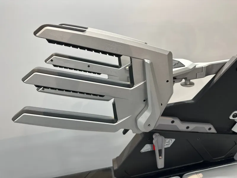 Slide: The Image of Malibu Wakesetter 25 LSV 2025 - 23