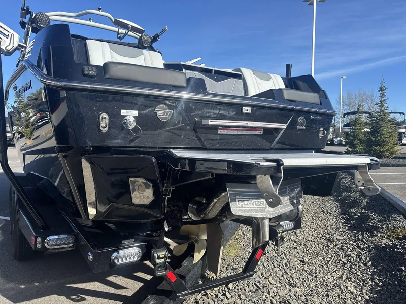 Slide: The Image of Malibu Wakesetter 25 LSV 2025 - 4