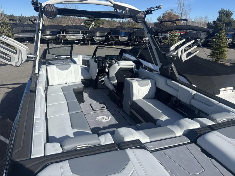 Slide: The Image of Malibu Wakesetter 25 LSV 2025 - 5