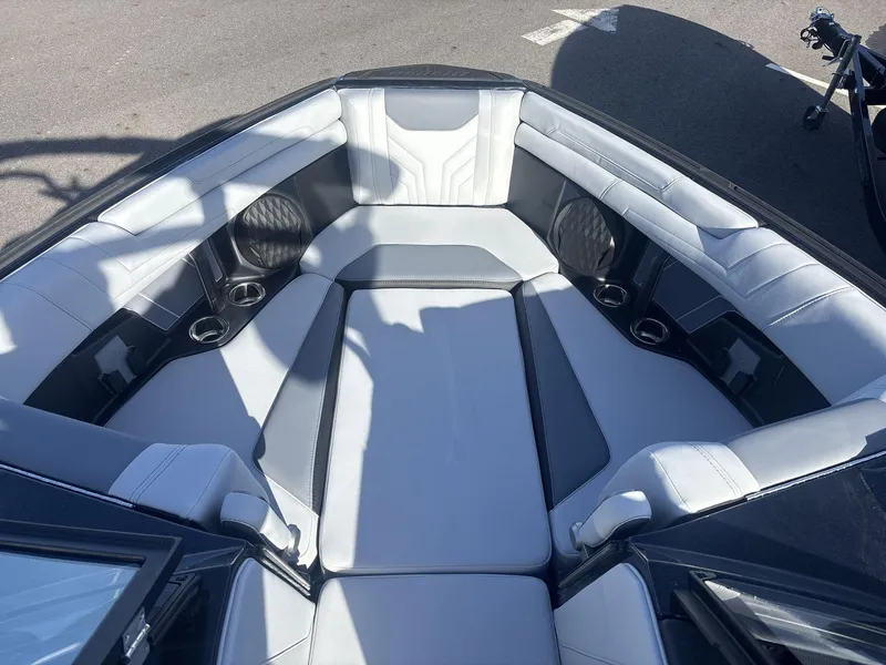 Slide: The Image of Malibu Wakesetter 25 LSV 2025 - 6