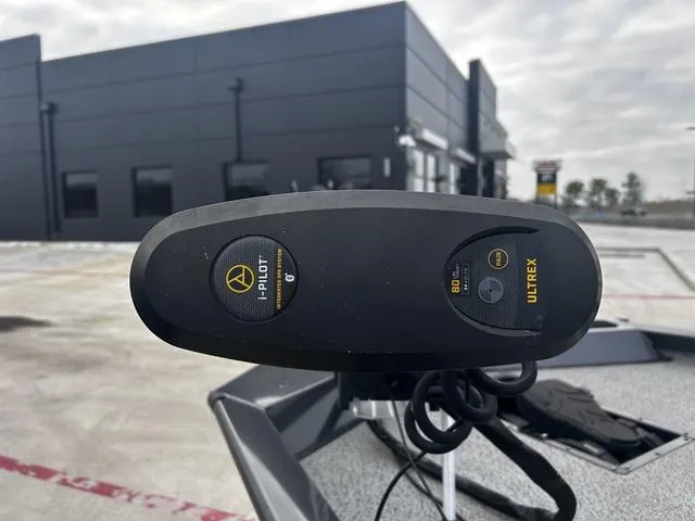 Slide: The Image of Trolling motor on a 2022 G3 Sportsman 1910 boat, featuring i-Pilot and Ultrex technology. - 8