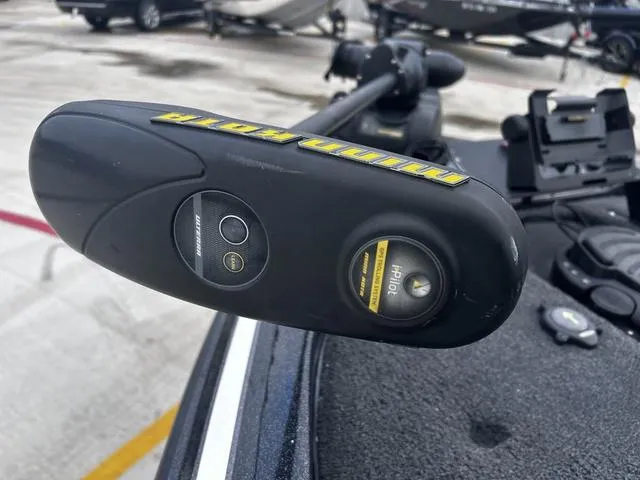 Slide: The Image of Close-up of a Minn Kota trolling motor on a 2020 Skeeter ZX225 boat. - 9