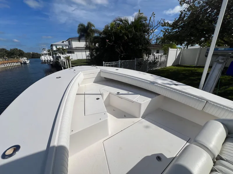 Slide: The Image of 2008 Regulator 32 FS boat on a sunny canal with lush greenery. - 18