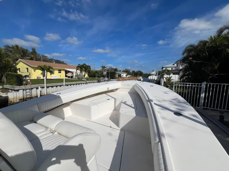 Slide: The Image of 2008 Regulator 32 FS boat with spacious seating, docked under a clear blue sky. - 8