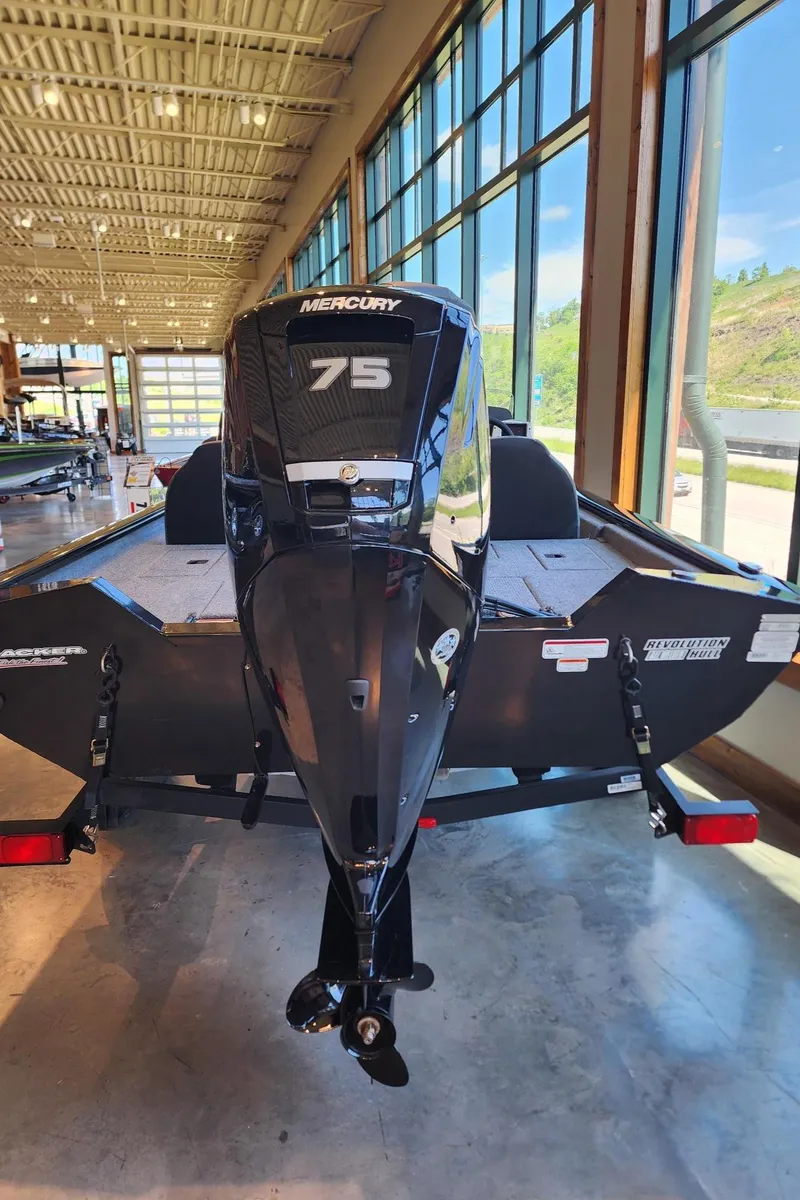 Slide: The Image of 2025 Tracker Pro Team 175 boat with Mercury 75 engine in showroom. - 4