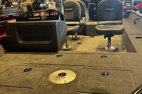 Slide: The Image of Tracker Pro Guide V-16 SC 2025 - 81