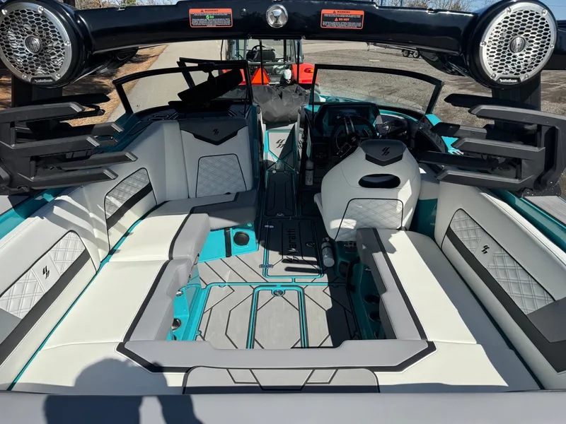 Slide: The Image of Varatti Z2272 2025 - 2