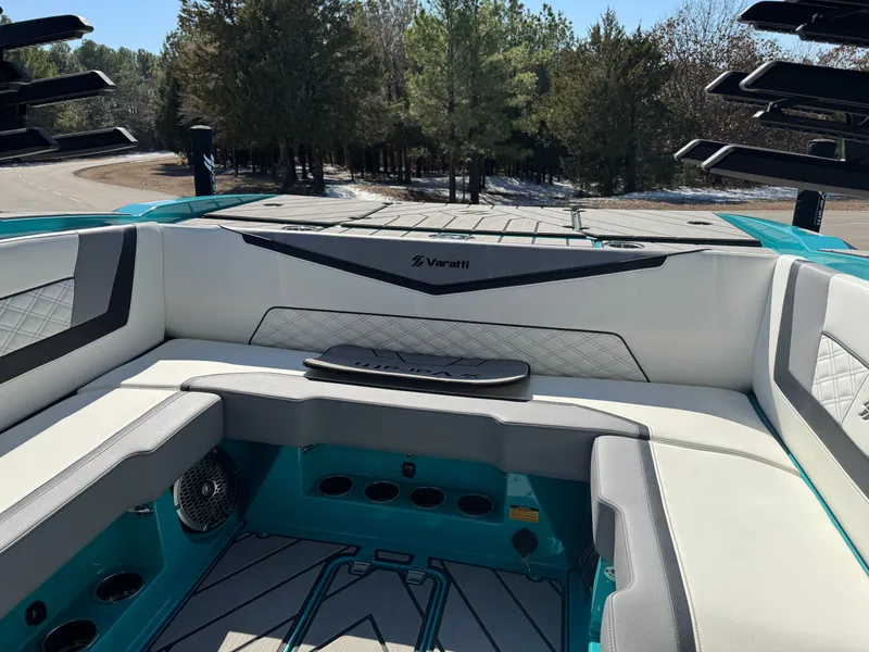 Slide: The Image of Varatti Z2272 2025 - 3