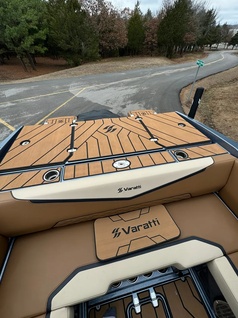 Slide: The Image of Varatti Z2373 2025 - 2