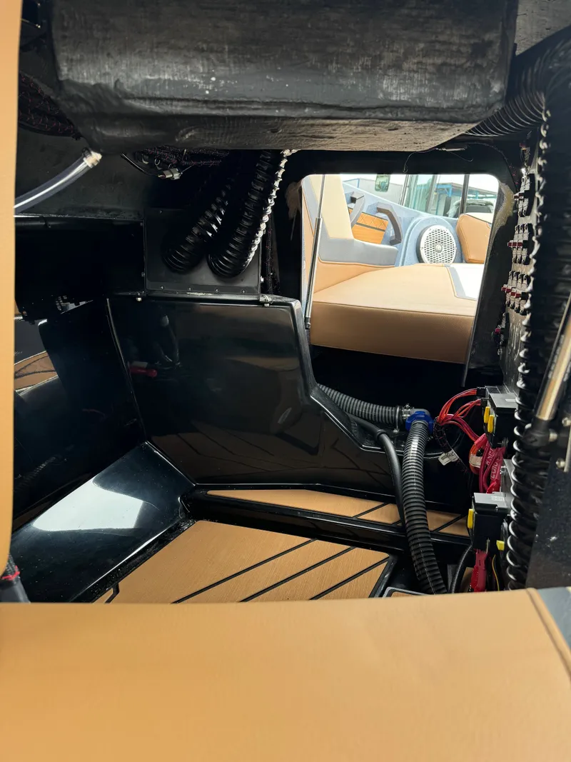 Slide: The Image of Varatti Z2373 2025 - 8