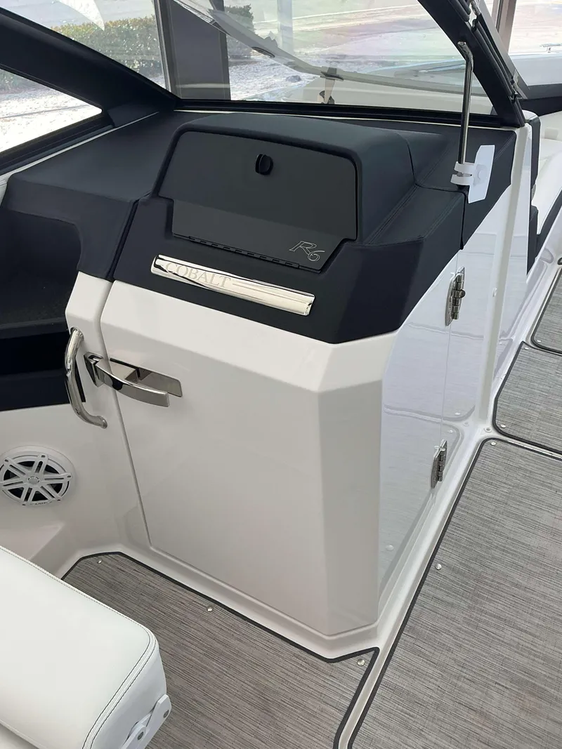 Slide: The Image of Interior of a 2025 Cobalt R6 boat, featuring sleek design and modern amenities. - 10