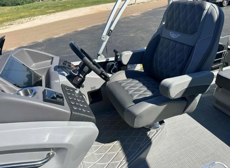Slide: The Image of 2024 Bennington 23RSB boat interior with Yamaha VF250XB, featuring a luxurious captain's chair. - 11