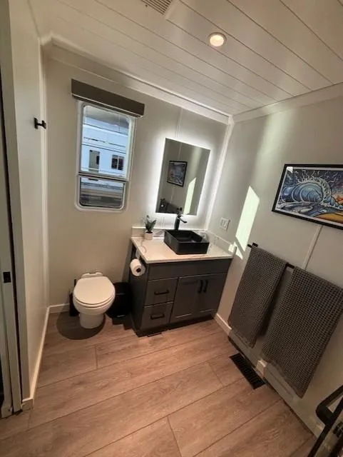 Slide: The Image of Modern bathroom in 1999 Horizon Stoke House, featuring sleek fixtures and contemporary design. - 34