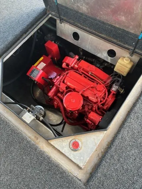 Slide: The Image of Red engine in a 1999 Horizon Stoke House boat, partially enclosed. - 46