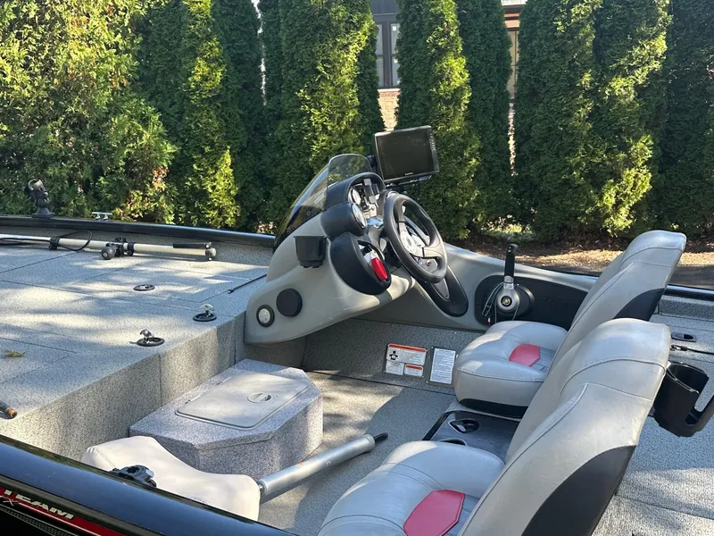 Slide: The Image of 2017 Bass Tracker PRO TEAM 190 TX boat interior with steering console and seating. - 8