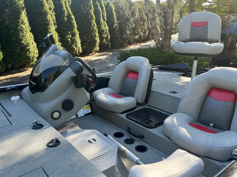 Slide: The Image of 2017 Bass Tracker PRO TEAM 190 TX boat interior with gray and red seating. - 9