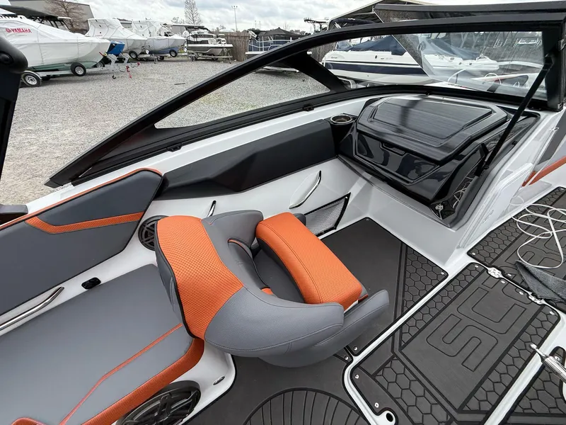 Slide: The Image of Scarab 195 LX 2025 - 9