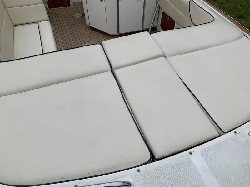 Slide: The Image of 2005 Chris-Craft Corsair 28 boat interior with white cushioned seating. - 10