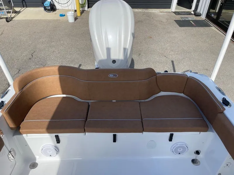 Slide: The Image of Sea Hunt Ultra 235 SE 2025 - 12