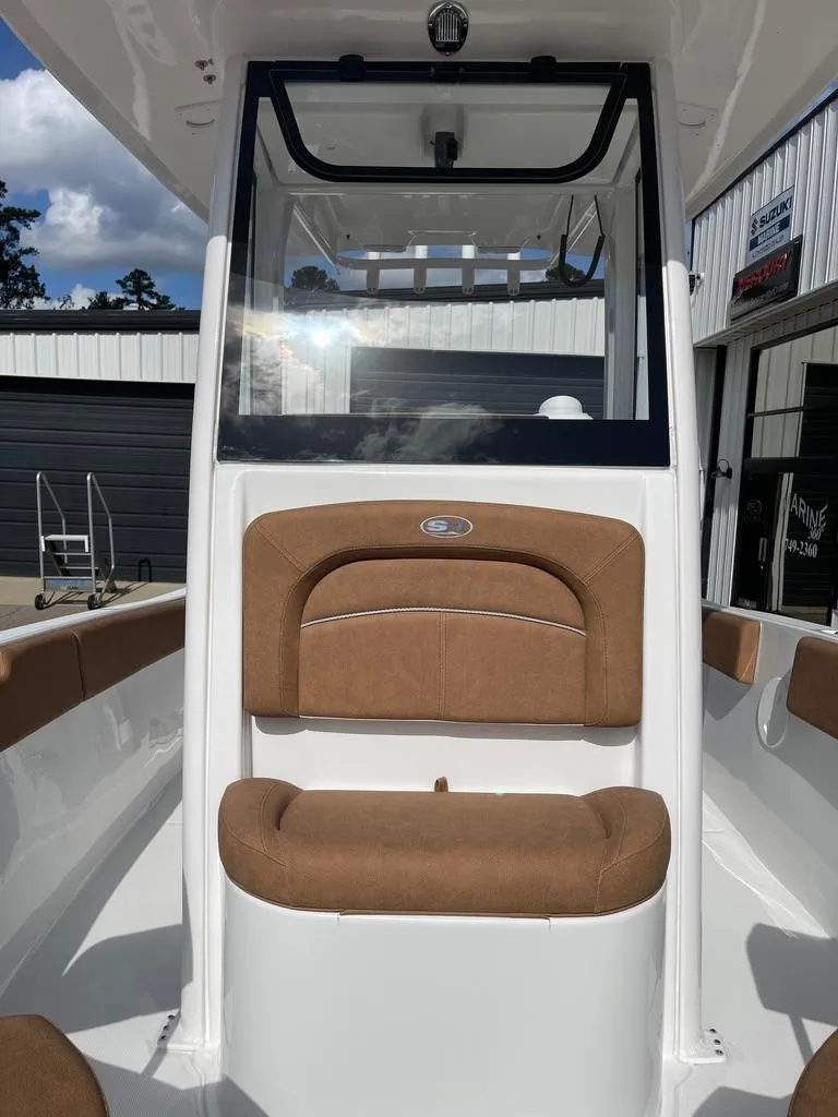 Slide: The Image of Sea Hunt Ultra 235 SE 2025 - 4