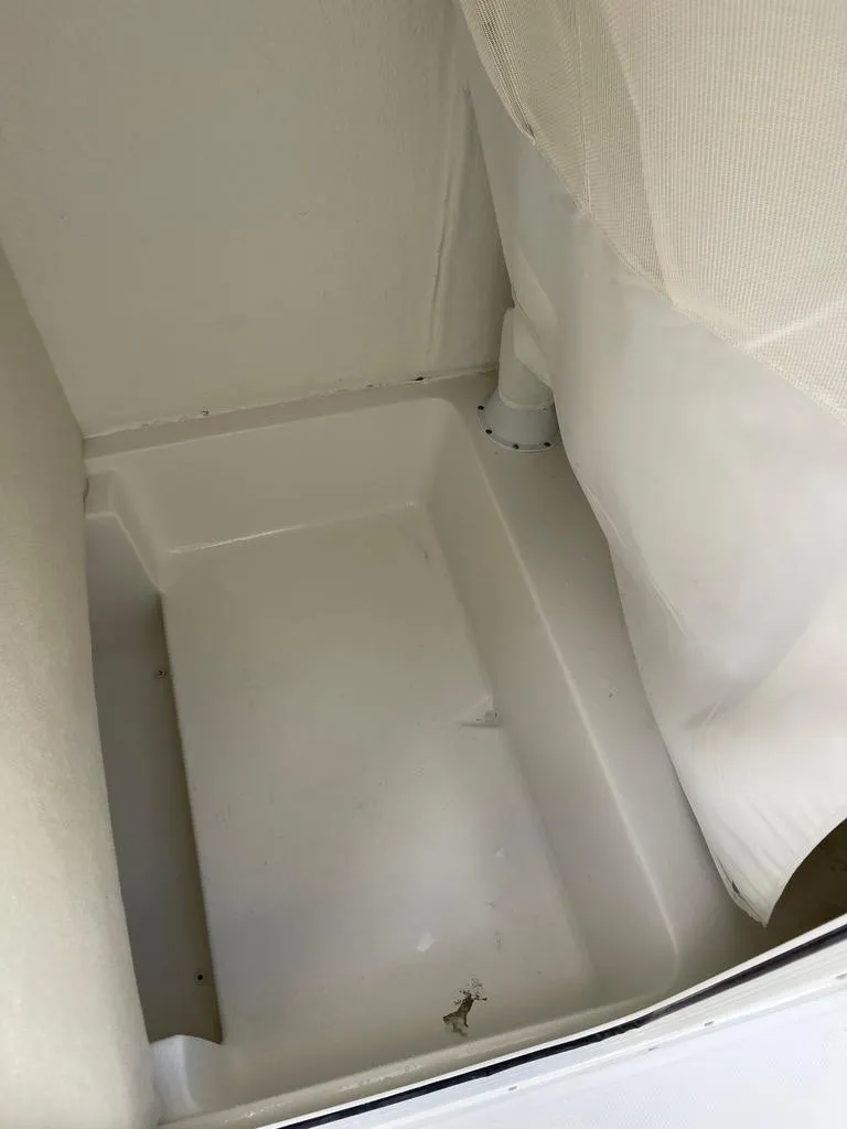 Slide: The Image of Sea Hunt Ultra 235 SE 2025 - 7