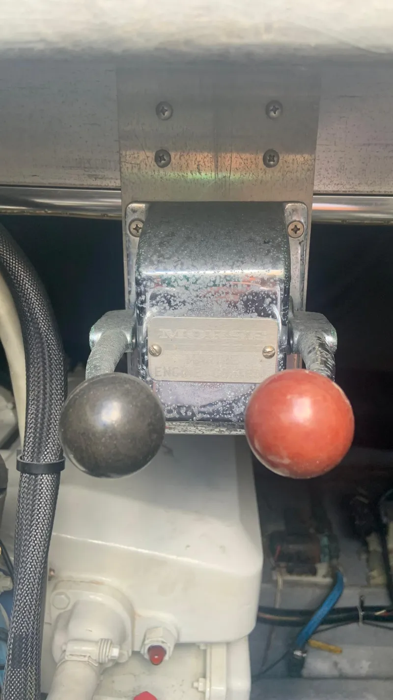 Slide: The Image of 1994 Sea Ray 500 Sundancer engine controls with dual throttle levers. - 12