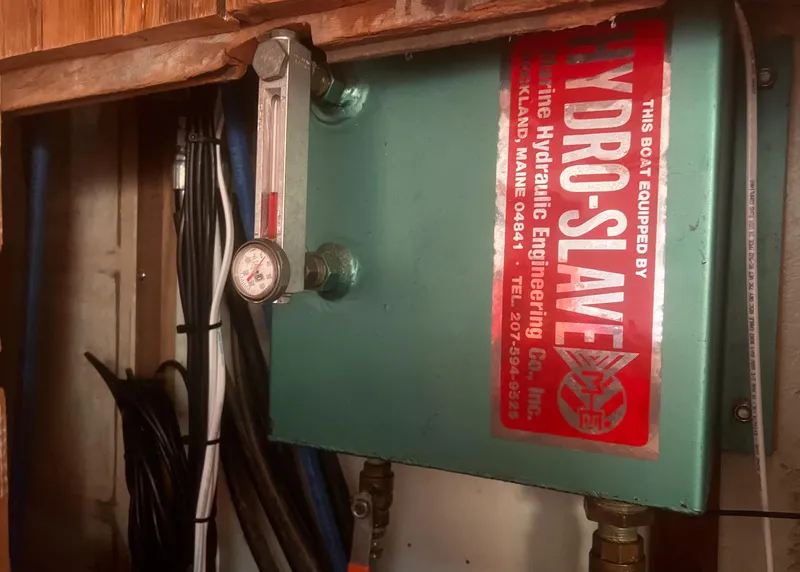 Slide: The Image of Hydro-Slave hydraulic system in a 1988 Young Brothers 40 boat. - 25