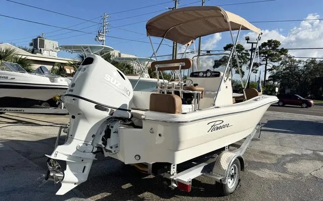 Slide: The Image of Pioneer 180 Islander 2025 - 11