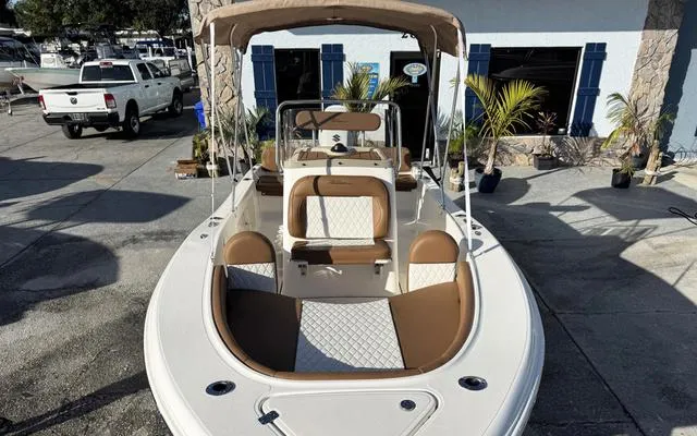 Slide: The Image of Pioneer 180 Islander 2025 - 13