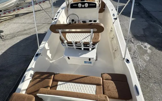 Slide: The Image of Pioneer 180 Islander 2025 - 15