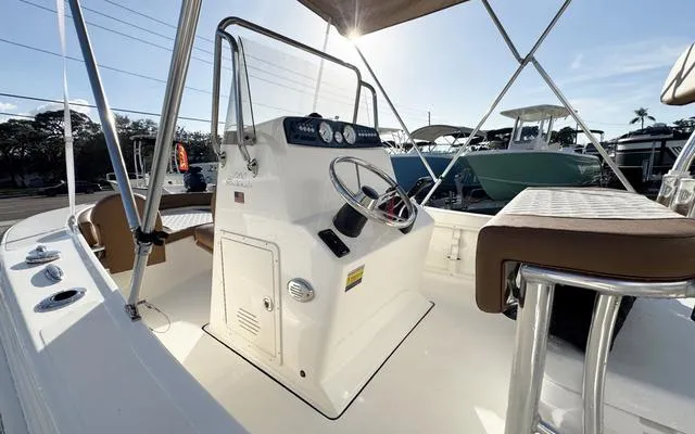 Slide: The Image of Pioneer 180 Islander 2025 - 18