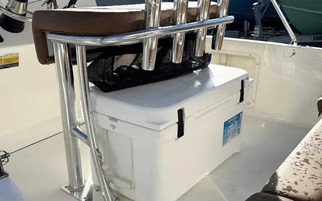 Slide: The Image of Pioneer 180 Islander 2025 - 21