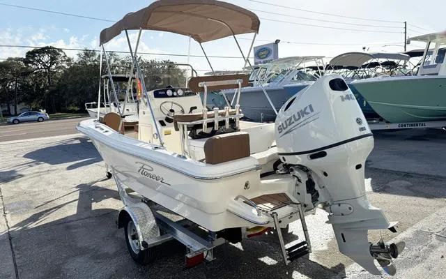 Slide: The Image of Pioneer 180 Islander 2025 - 8