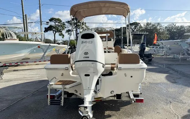 Slide: The Image of Pioneer 180 Islander 2025 - 9