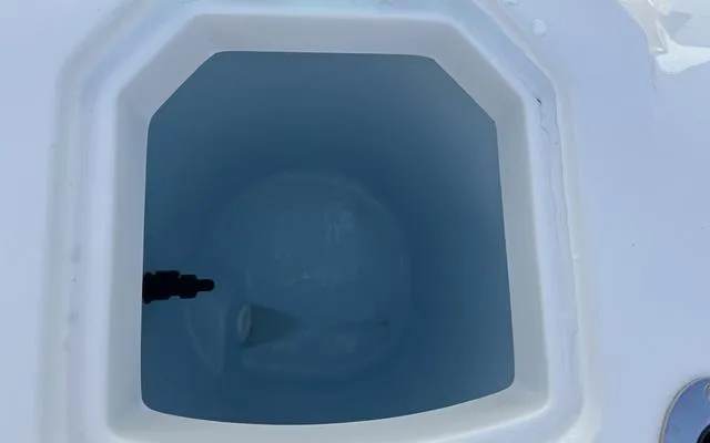 Slide: The Image of Livewell on 2025 Sailfish 276 DC boat, filled with water, showcasing interior design. - 15