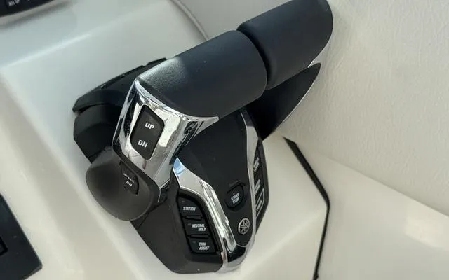 Slide: The Image of Throttle control of 2025 Sailfish 276 DC boat, featuring modern design and functionality. - 33