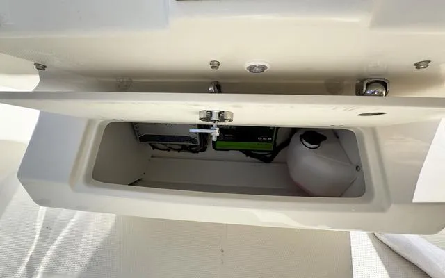 Slide: The Image of Sailfish 272CC 2025 - 34