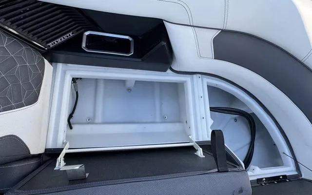 Slide: The Image of Viaggio Diamante 24UW 2025 - 16