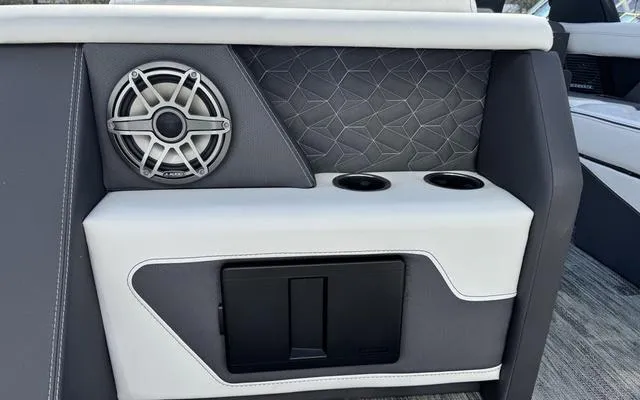 Slide: The Image of Viaggio Diamante 24UW 2025 - 20