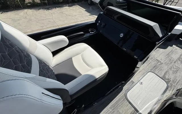 Slide: The Image of Viaggio Diamante 24UW 2025 - 29