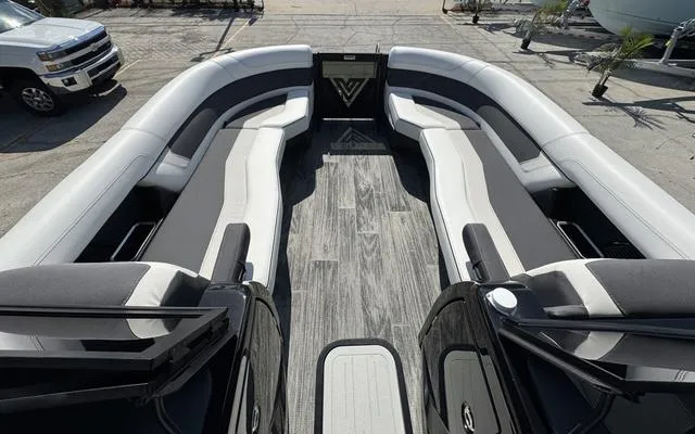 Slide: The Image of Viaggio Diamante 24UW 2025 - 38