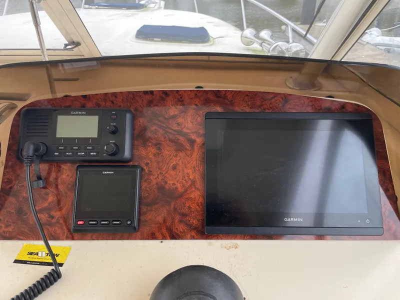 Slide: The Image of 2006 Mainship Pilot 34 dashboard with Garmin navigation equipment. - 14