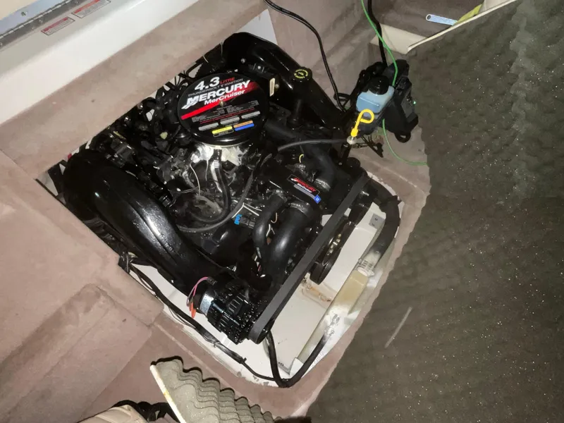 Slide: The Image of Engine compartment of a 2000 Sea Ray 185 Bow Rider with a 4.3L MerCruiser engine. - 9
