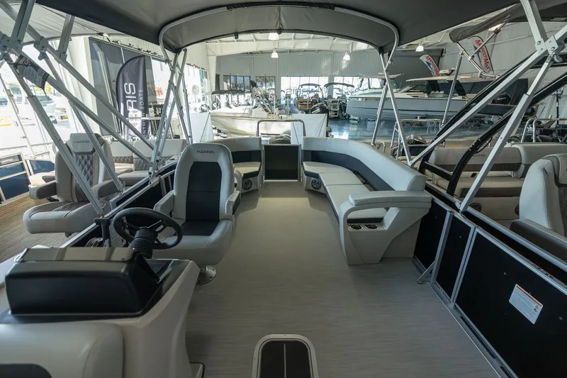 Slide: The Image of Harris Breeze 230 2025 - 17