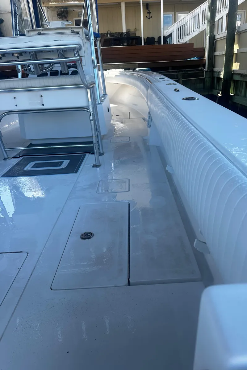 Slide: The Image of 2008 Contender 32 Tournament boat deck, sleek design, white finish, spacious layout. - 20