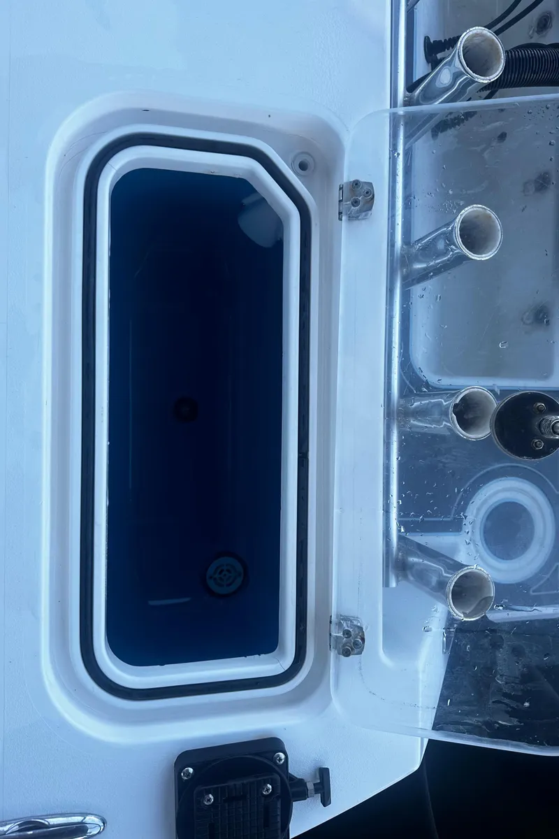 Slide: The Image of 2008 Contender 32 Tournament boat livewell and rod holders. - 40