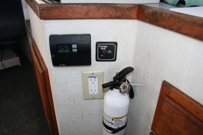 Slide: The Image of Interior of 1992 Sea Sport Sea Master 2700 with fire extinguisher and control panel. - 11