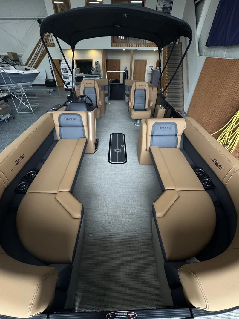 Slide: The Image of Harris Cruiser 230 2025 - 22
