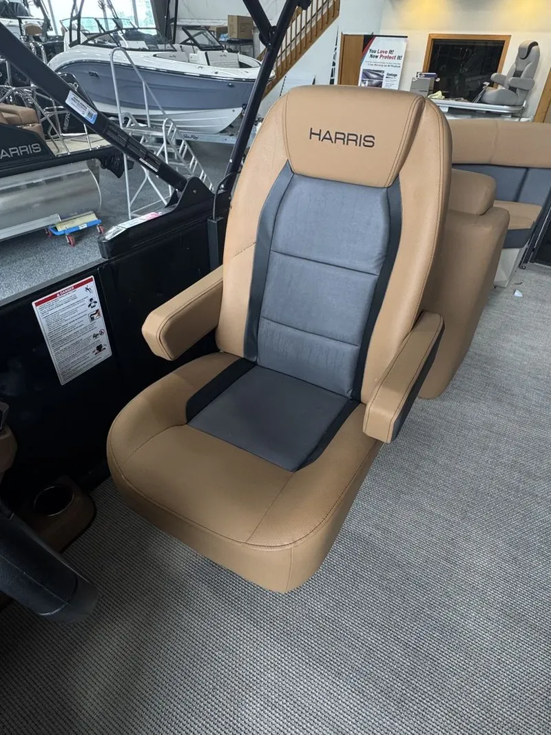 Slide: The Image of Harris Cruiser 230 2025 - 8