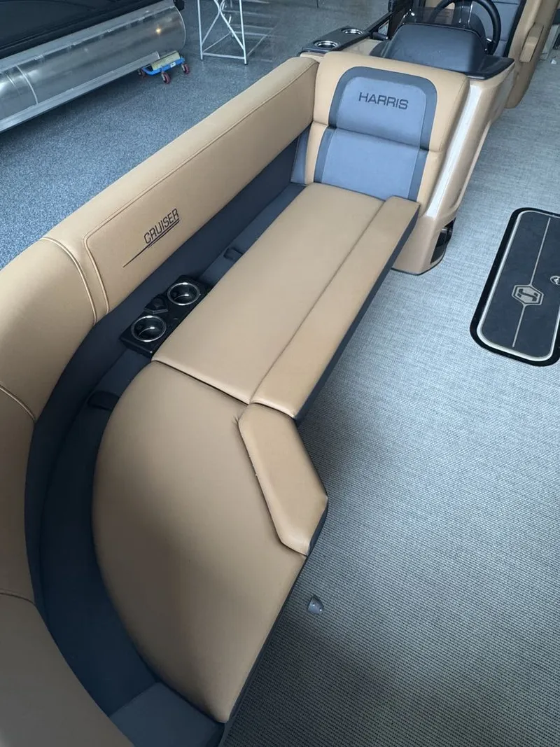 Slide: The Image of Harris Cruiser 230 2025 - 20